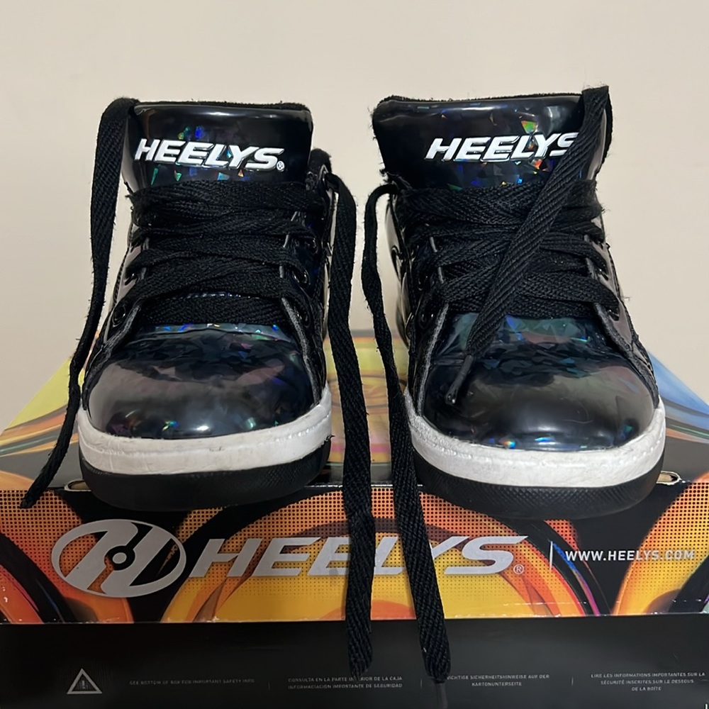 🥾Heelys Black Hologram Youth Shoes